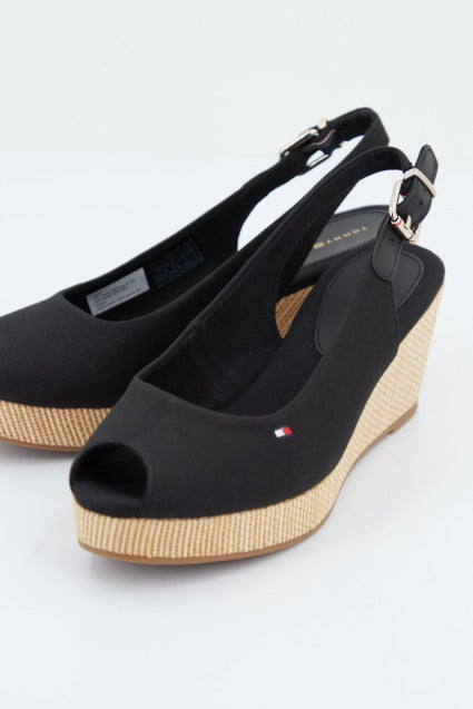 TOMMY HILFIGER ICONIC ELBA SLING BA en color BDSBLACK (1)