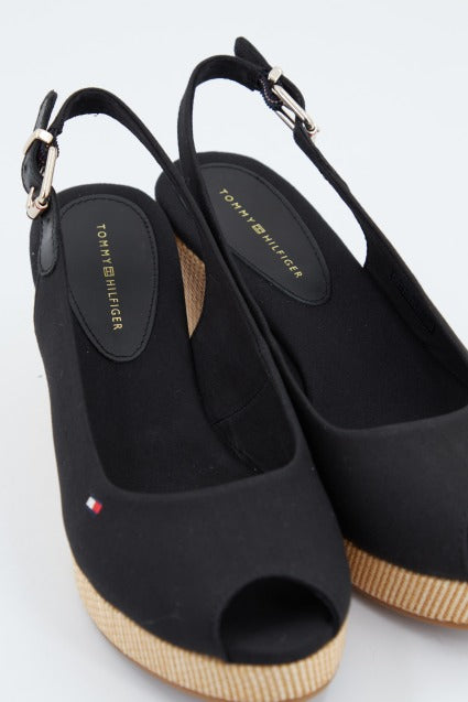 TOMMY HILFIGER ICONIC ELBA SLING BA en color BDSBLACK (3)