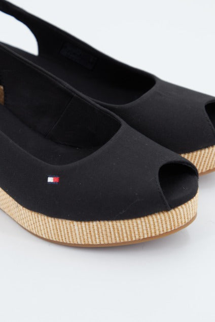 TOMMY HILFIGER ICONIC ELBA SLING BA en color BDSBLACK (4)