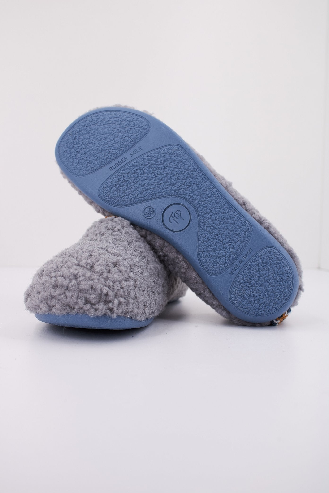 TONI PONS MARTA SH en color CEL (5)