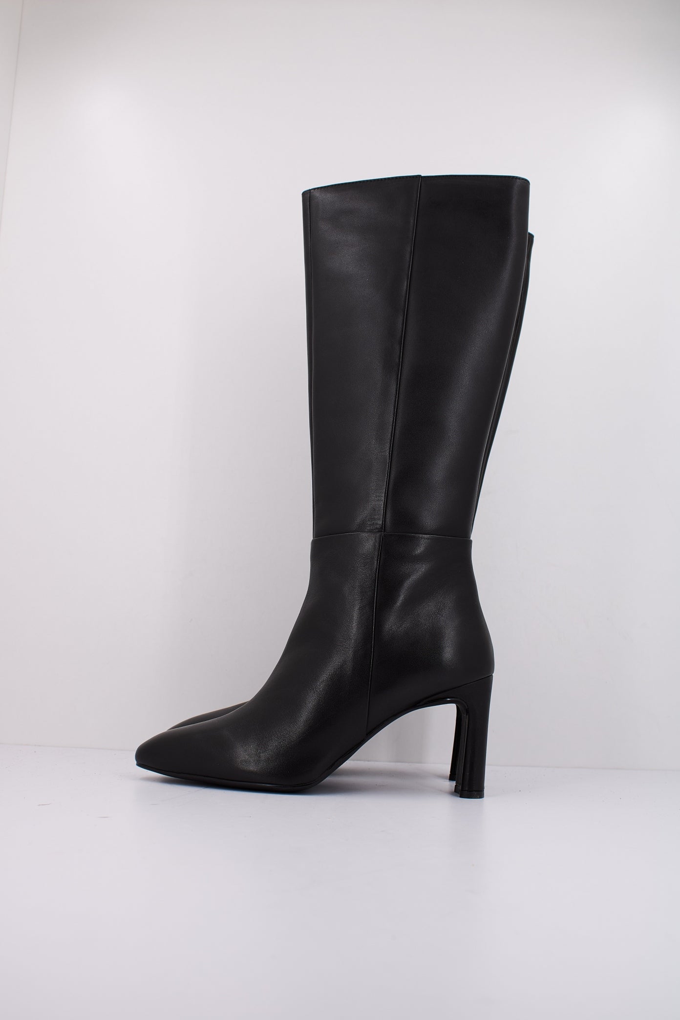 UNISA WOLCOT en color BLACK (1)