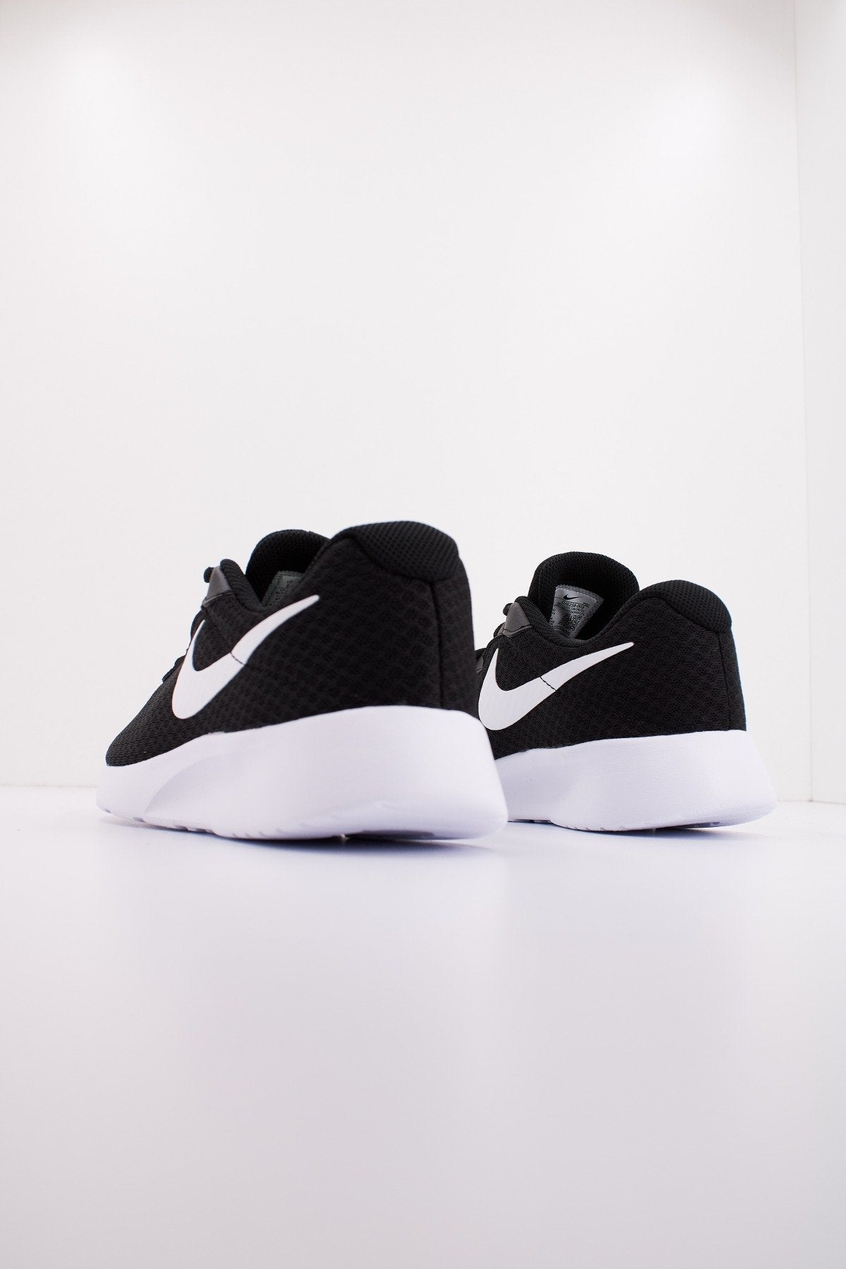 NIKE TANJUN en color (3)