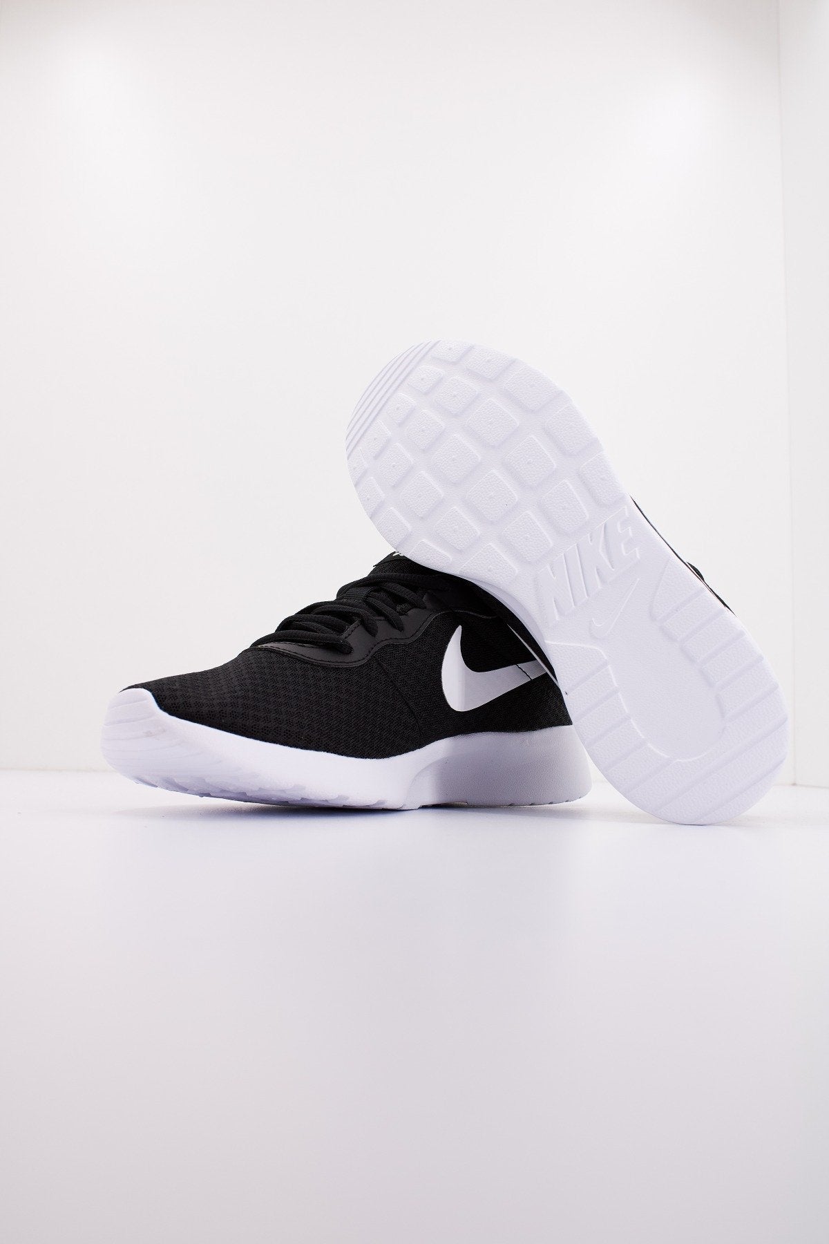 NIKE TANJUN en color (4)