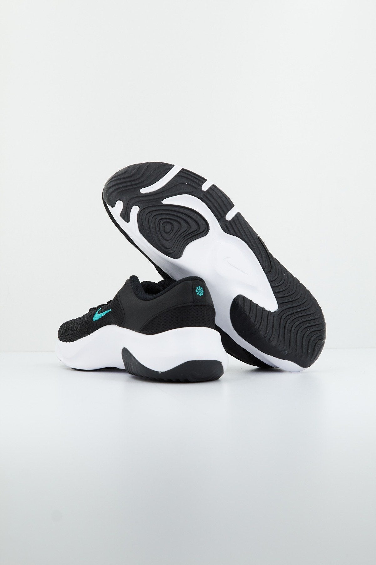 NIKE LEGEND ESSENTIAL N en color (4)