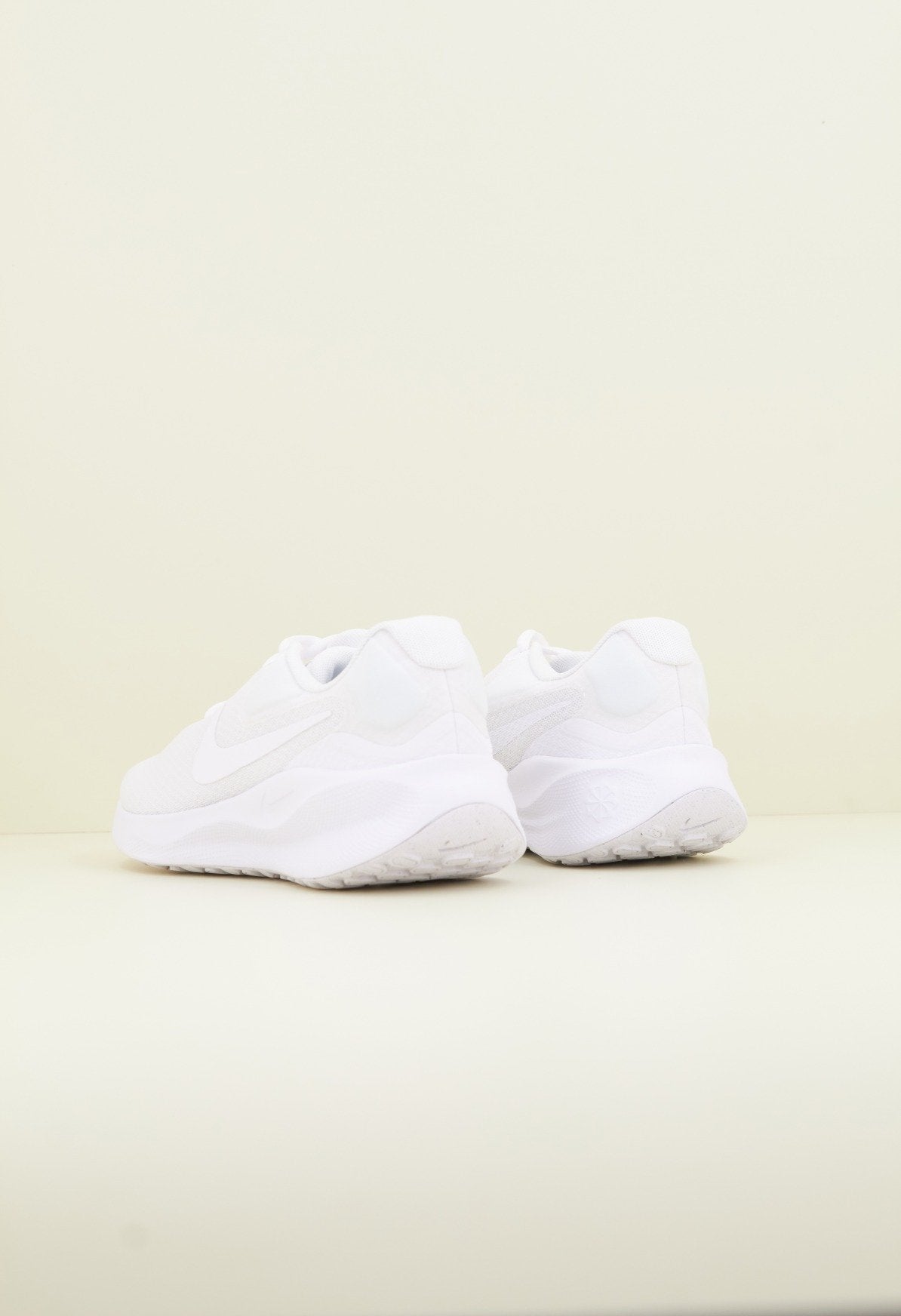 NIKE REVOLUTION en color (3)