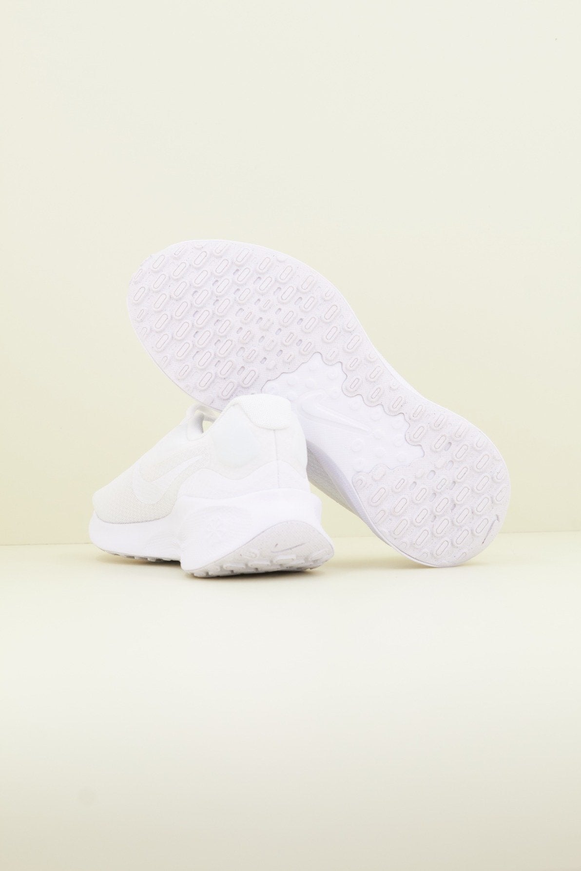 NIKE REVOLUTION en color (4)