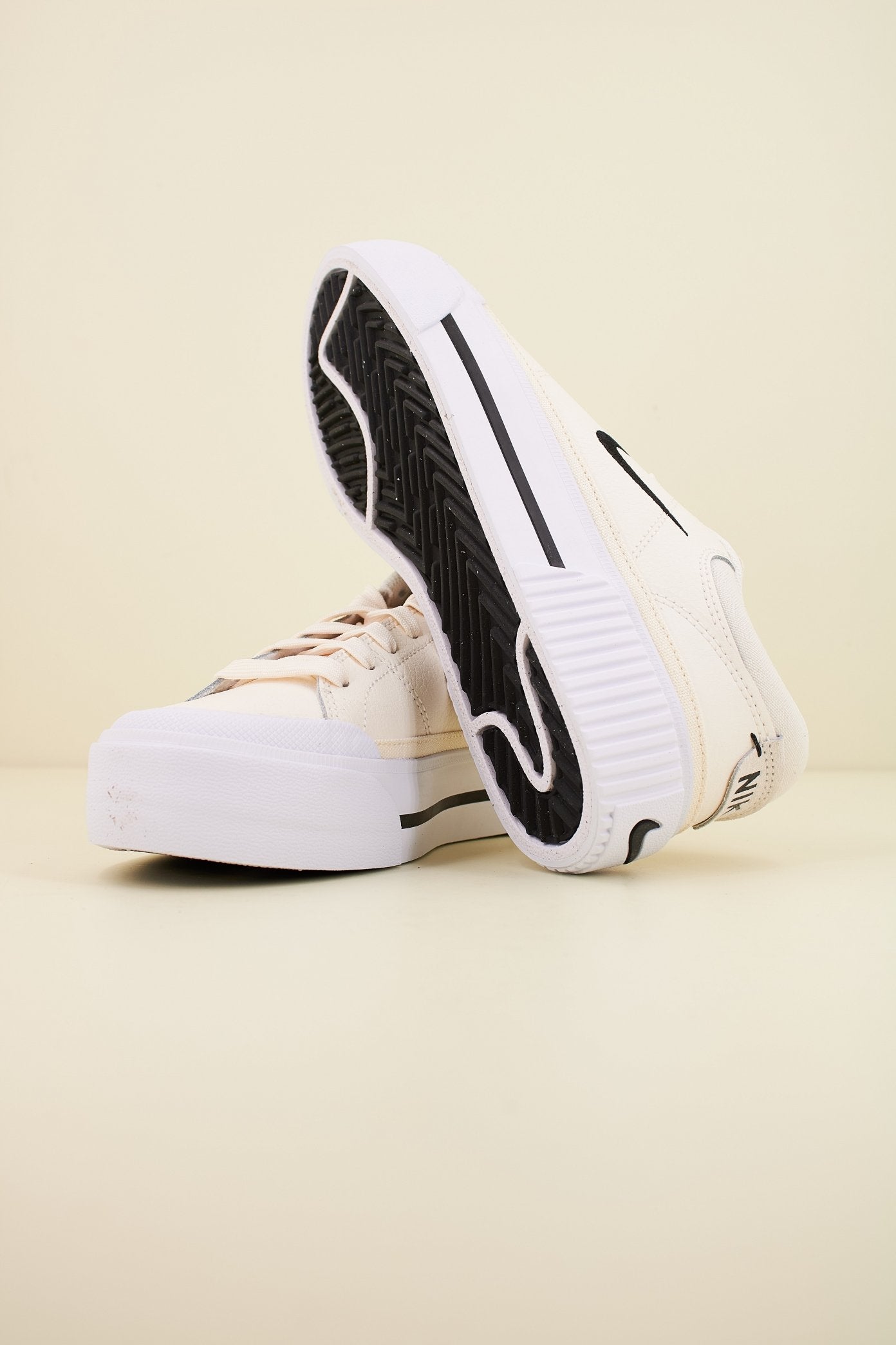 NIKE COURT LEGACY LIFT en color (4)