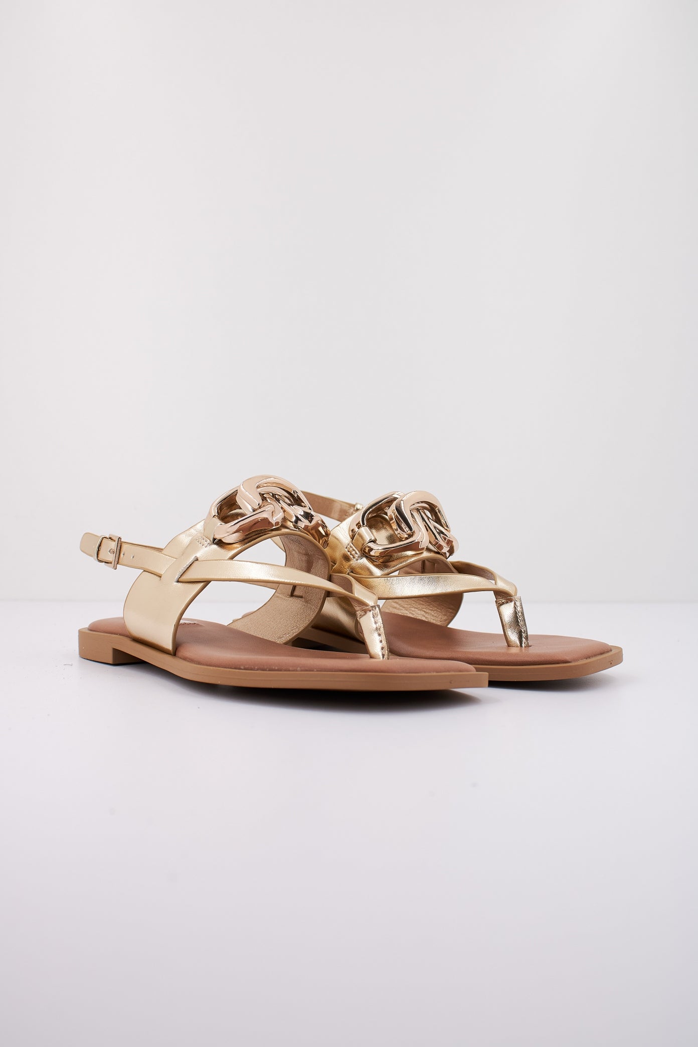 STEVE MADDEN GENIE en color GOLD (2)