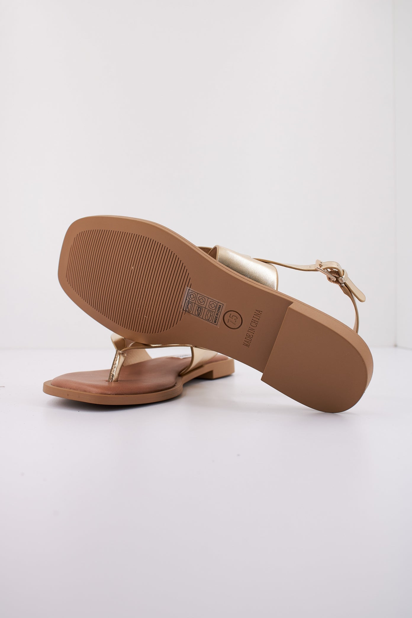 STEVE MADDEN GENIE en color GOLD (4)