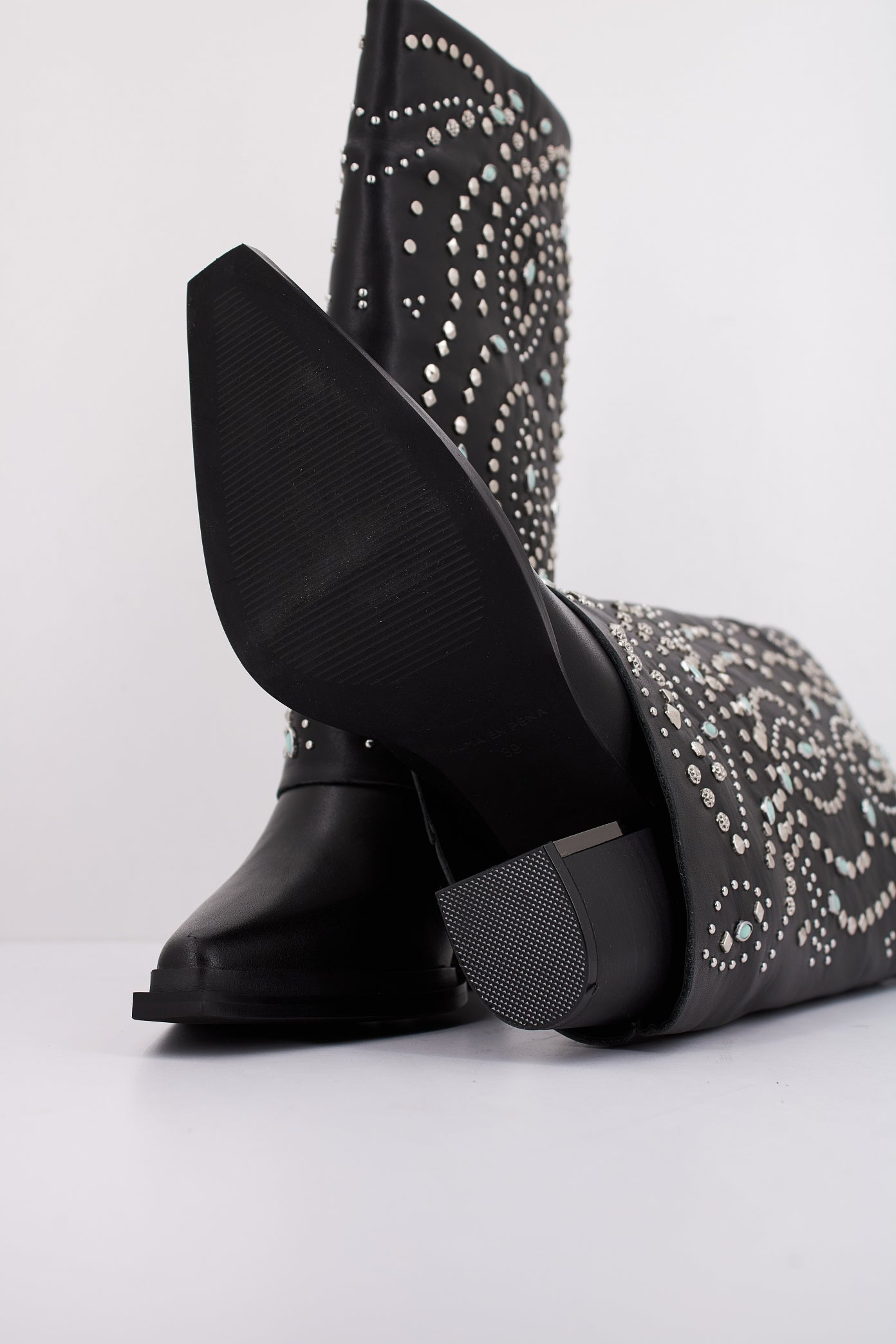 ALMA EN PENA I en color BLACK (5)