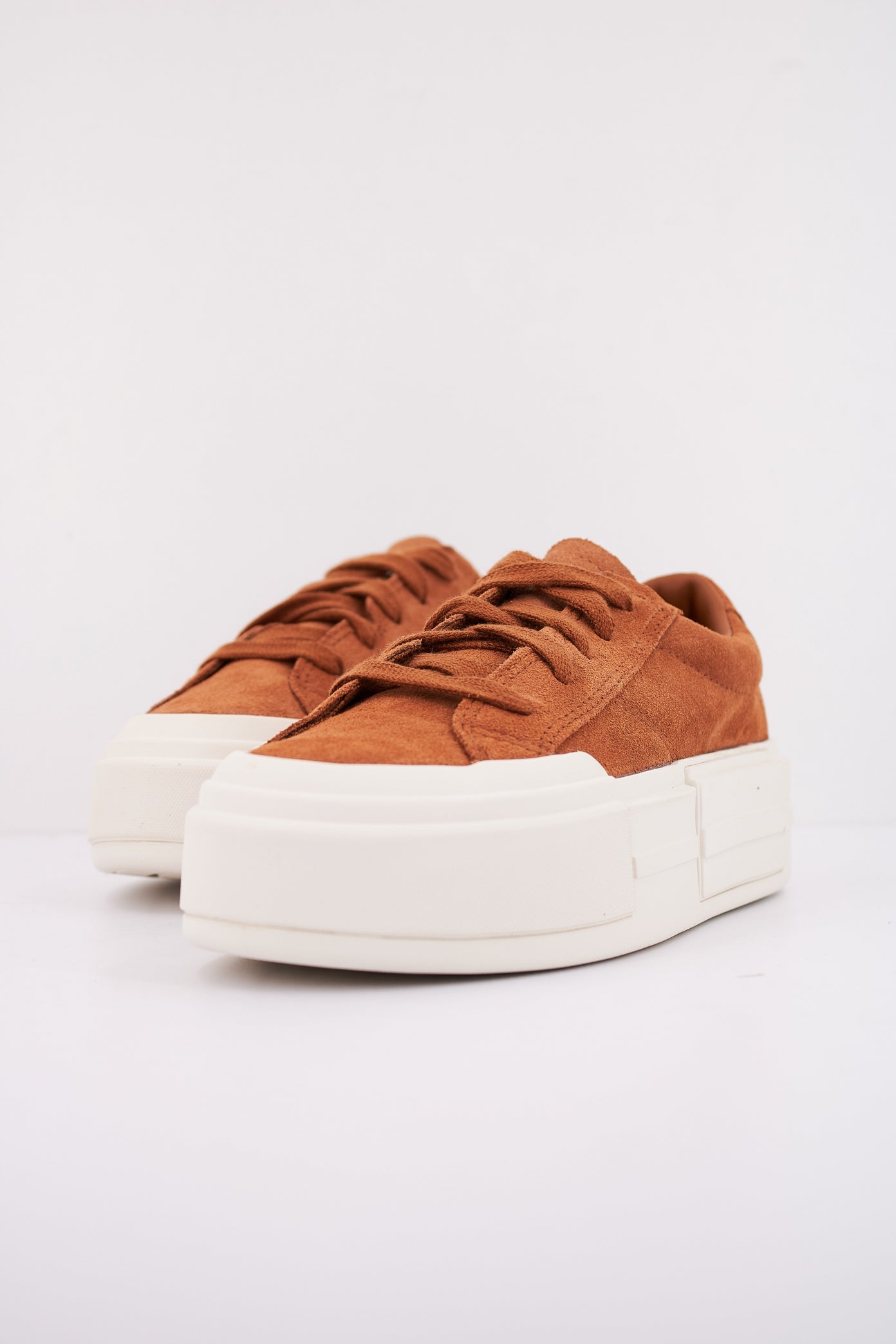 CONVERSE CRUISE SUEDE en color WARM (2)