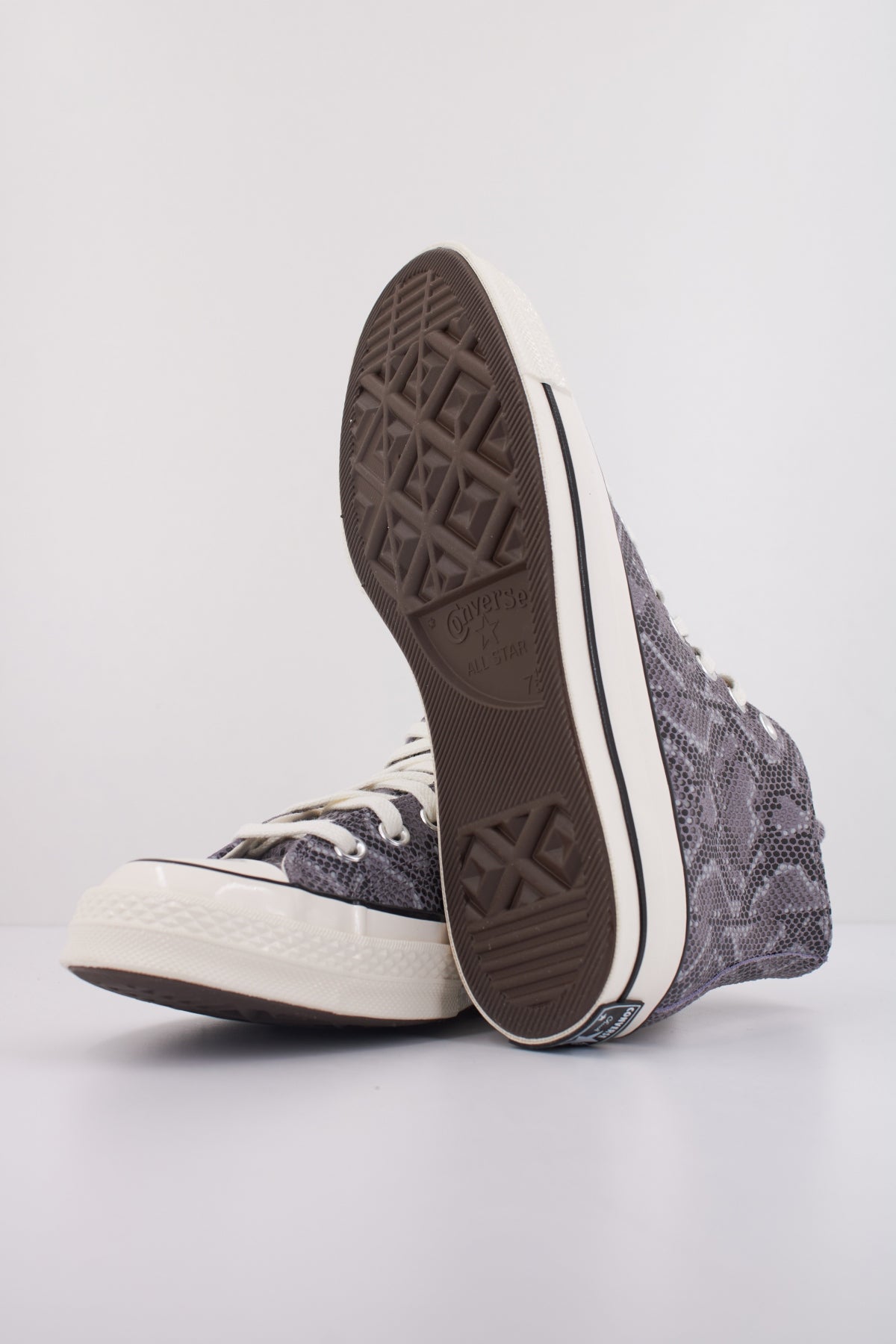 CONVERSE CHUCK HI en color MVSTN (5)
