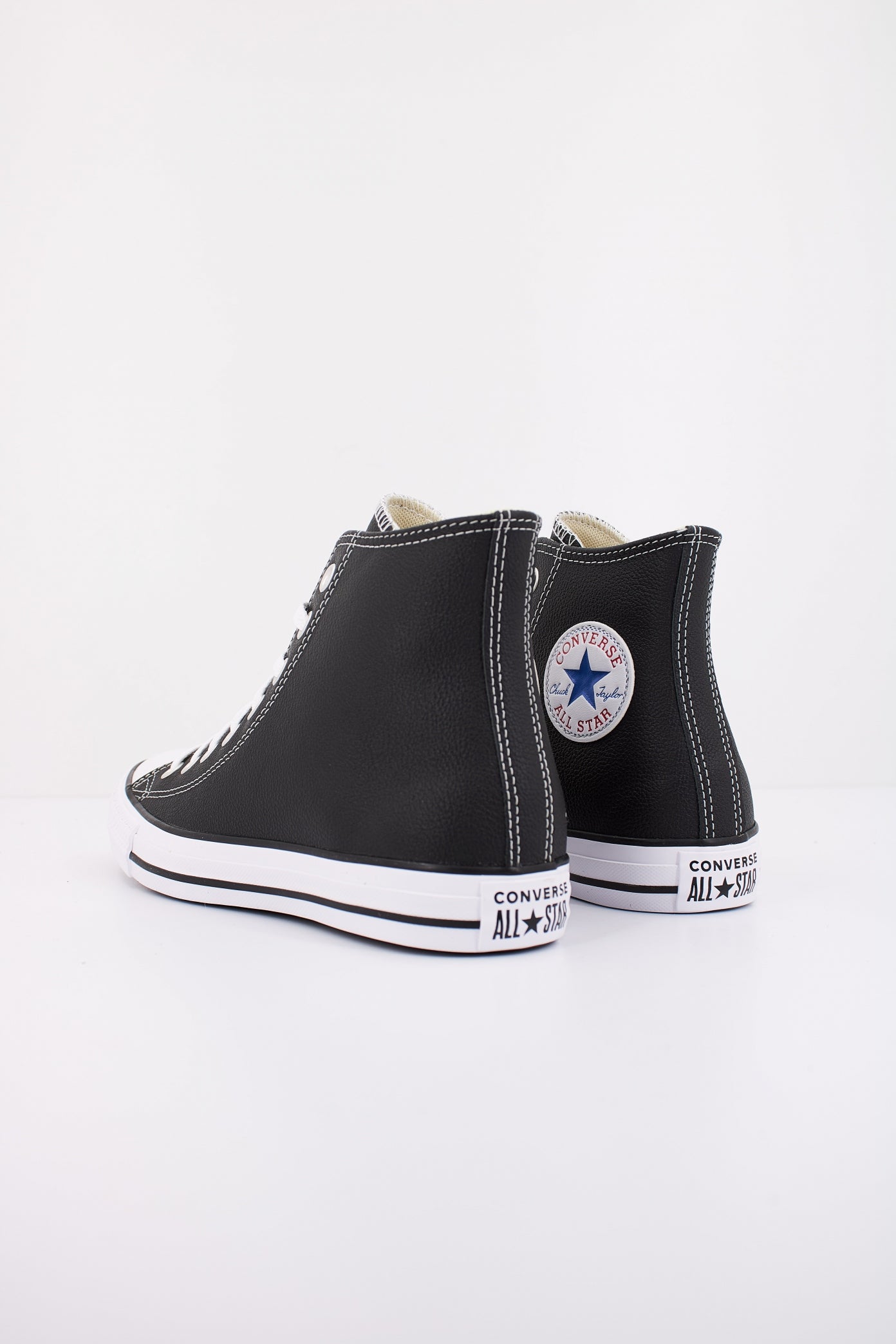CONVERSE CHUCK TAYLOR LEATHER en color BLACK (4)