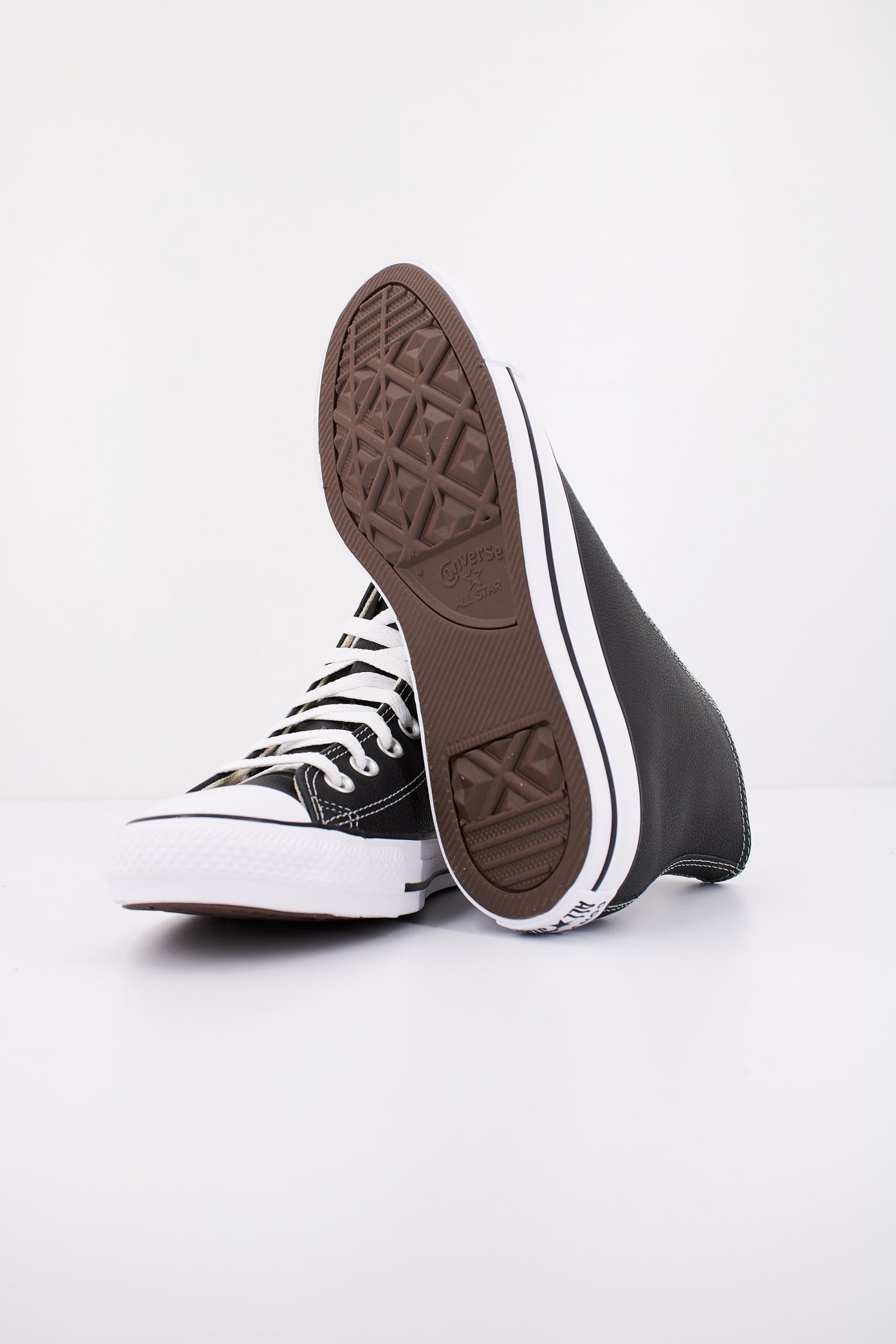 CONVERSE CHUCK TAYLOR LEATHER en color BLACK (5)