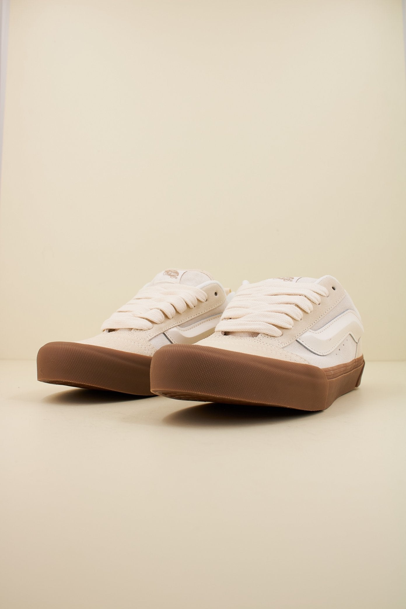 VANS KNU SKOOL en color MARSHMALLO (2)