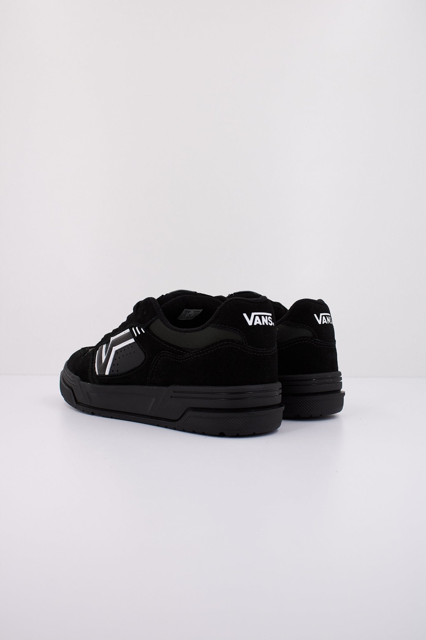VANS UPLAND en color BLKWHT (4)