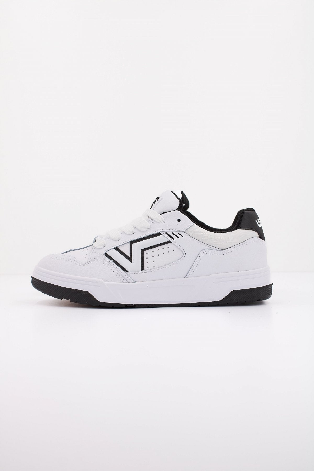 VANS UPLAND en color WHTBLK (1)