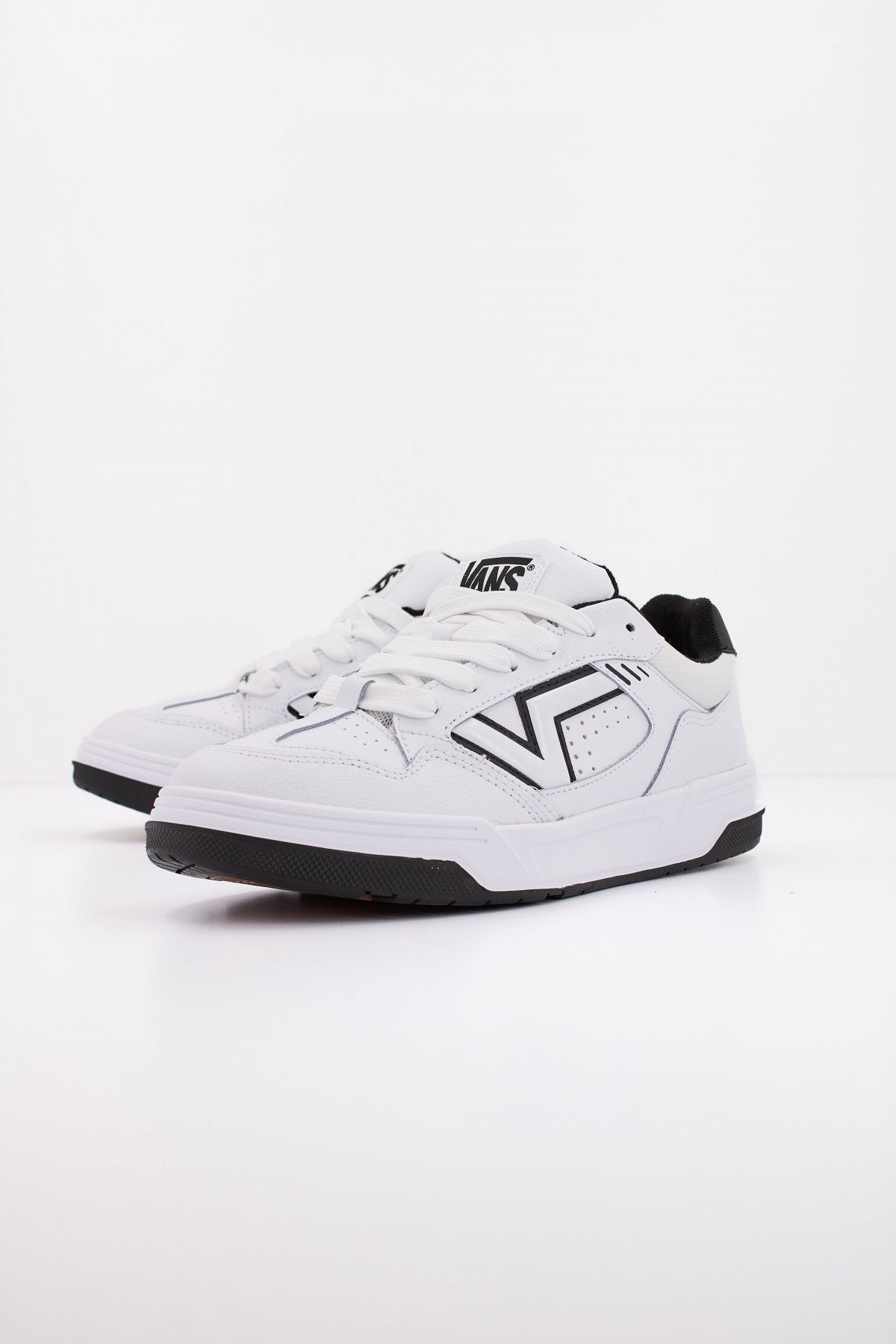 VANS UPLAND en color WHTBLK (2)