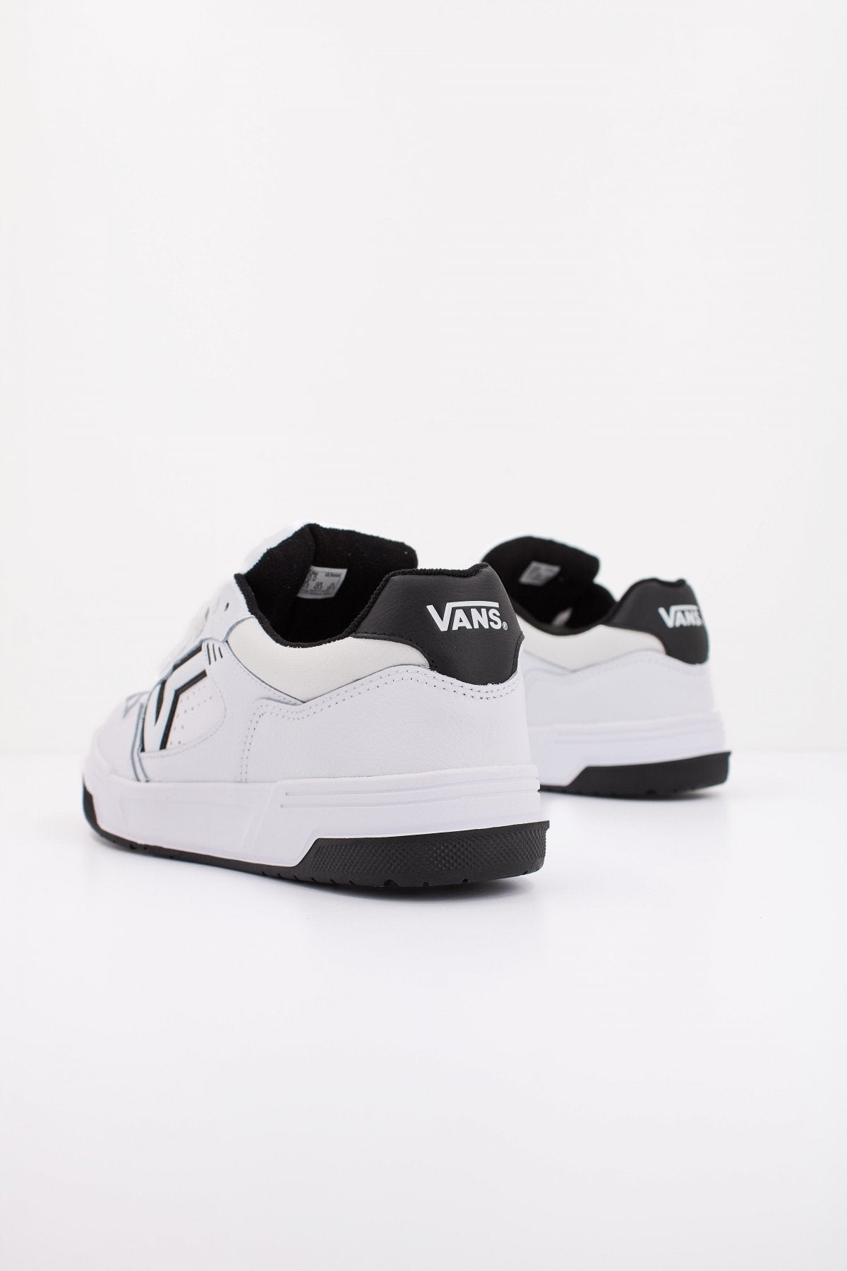 VANS UPLAND en color WHTBLK (4)