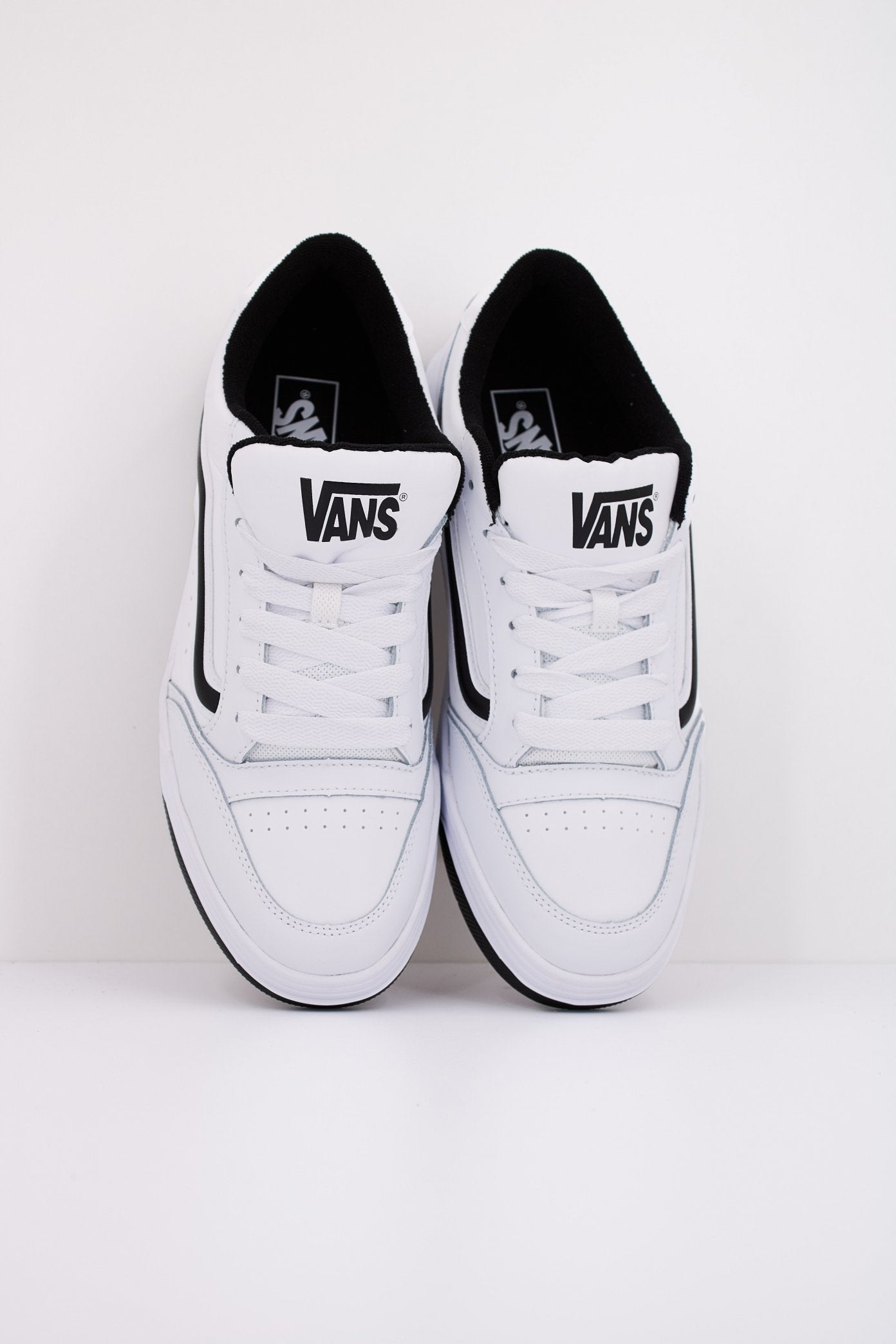 VANS HYLANE en color WHTBLK (3)