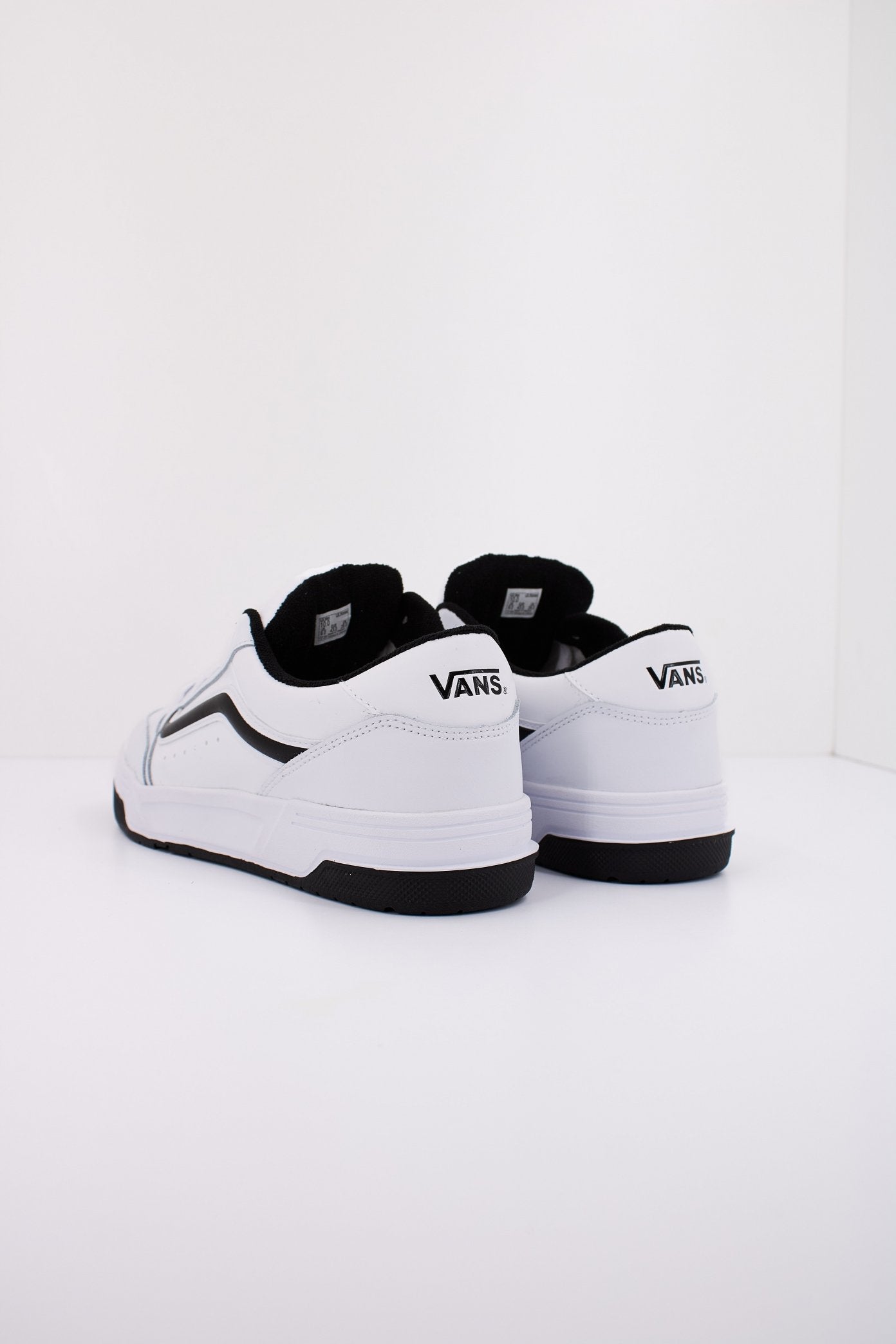 VANS HYLANE en color WHTBLK (4)