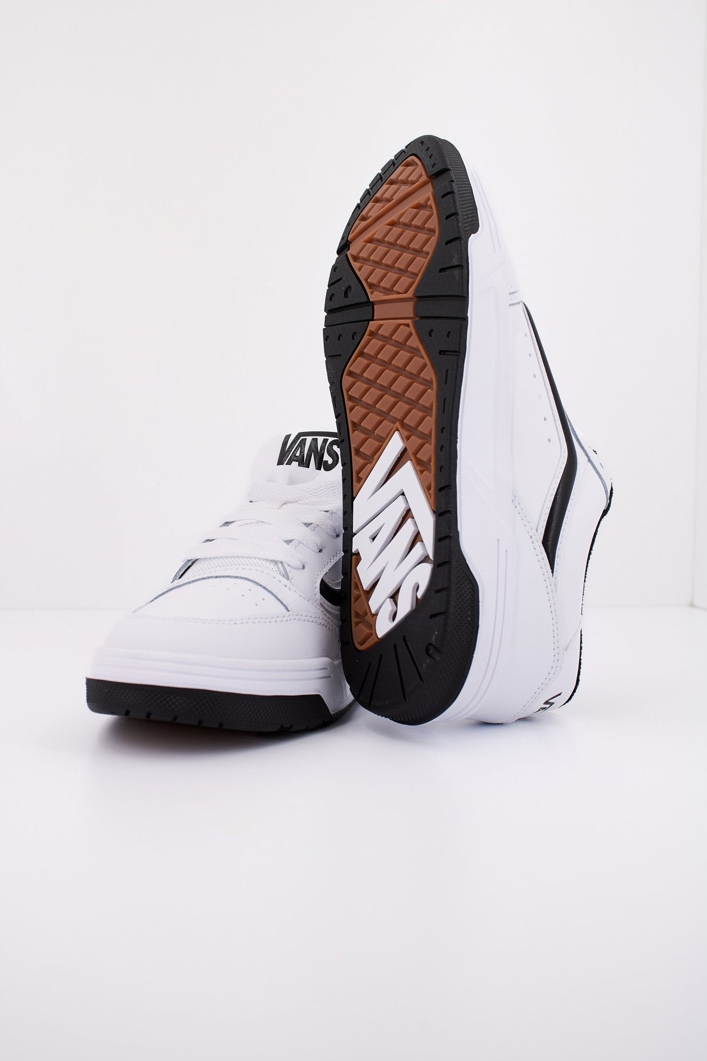VANS HYLANE en color WHTBLK (5)