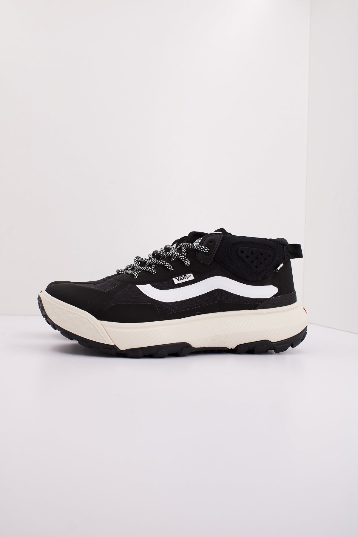 VANS MTE CROSSPATH MID en color BLKWHT (1)
