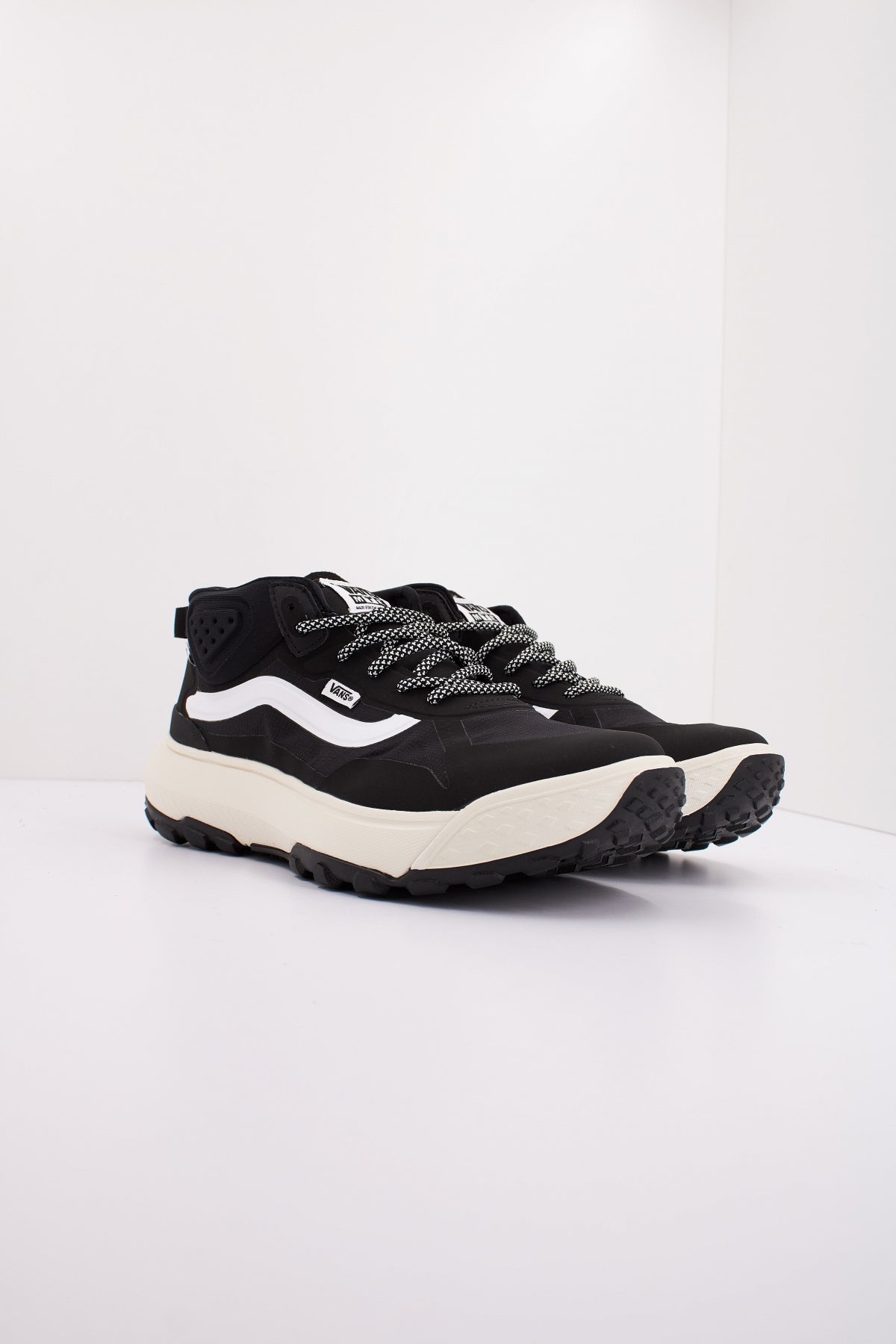 VANS MTE CROSSPATH MID en color BLKWHT (2)