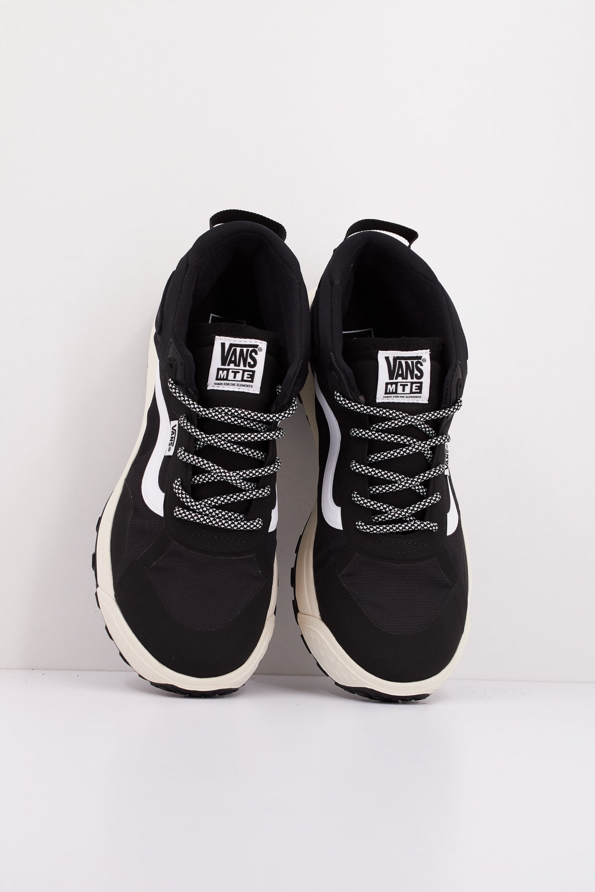 VANS MTE CROSSPATH MID en color BLKWHT (3)
