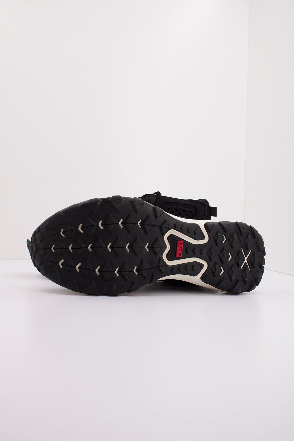 VANS MTE CROSSPATH MID en color BLKWHT (5)