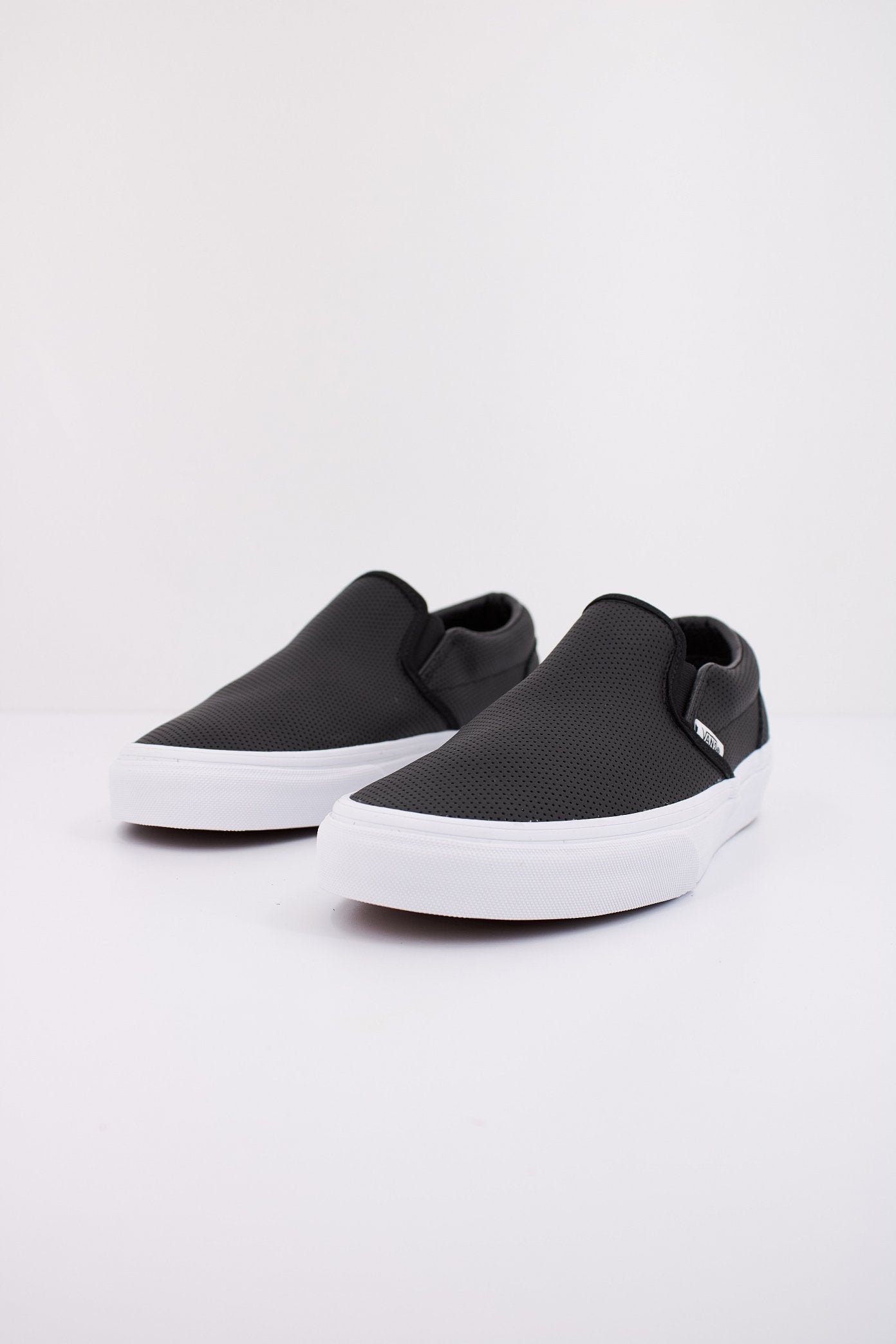VANS CLASSIC SLIP-ON en color BLACK (2)