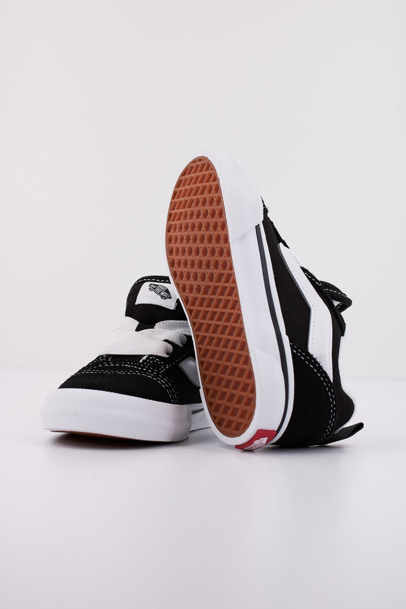 VANS KNU SKOOL ELASTIC en color BLKTRUEWHT (5)