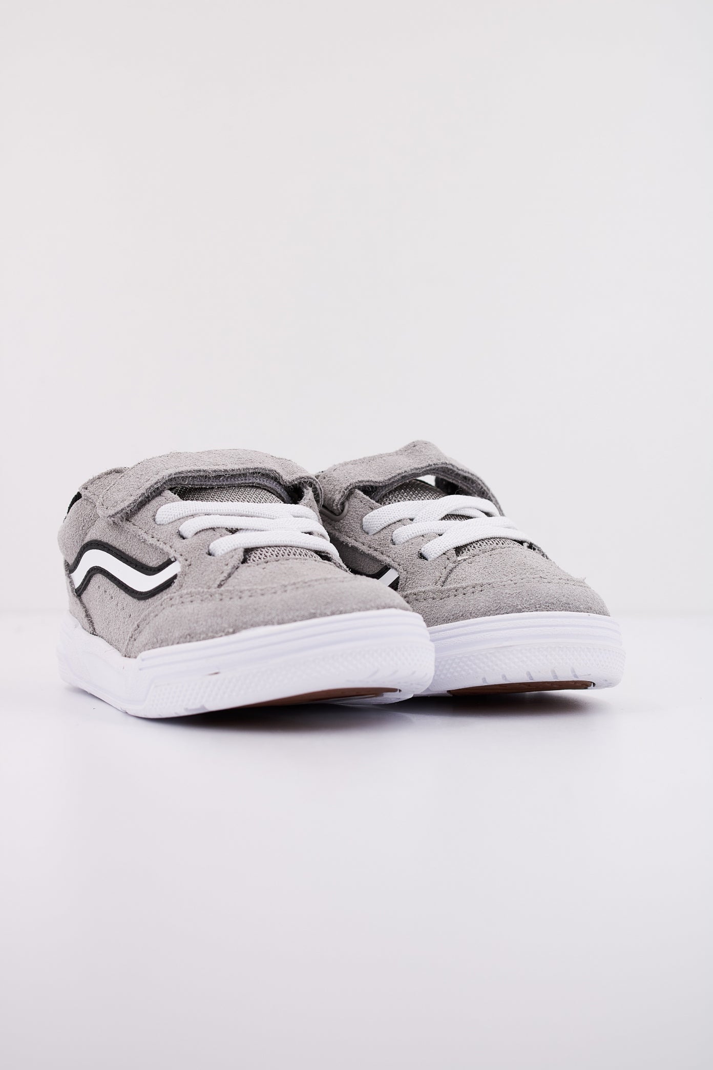 VANS HYLANE V en color GRYBLK (2)