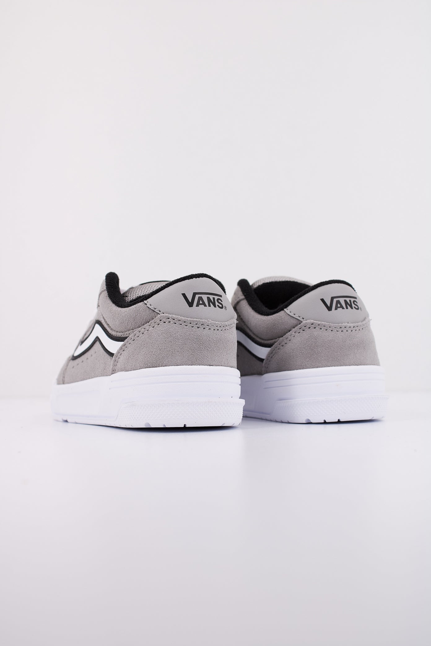 VANS HYLANE en color GRYBLK (4)