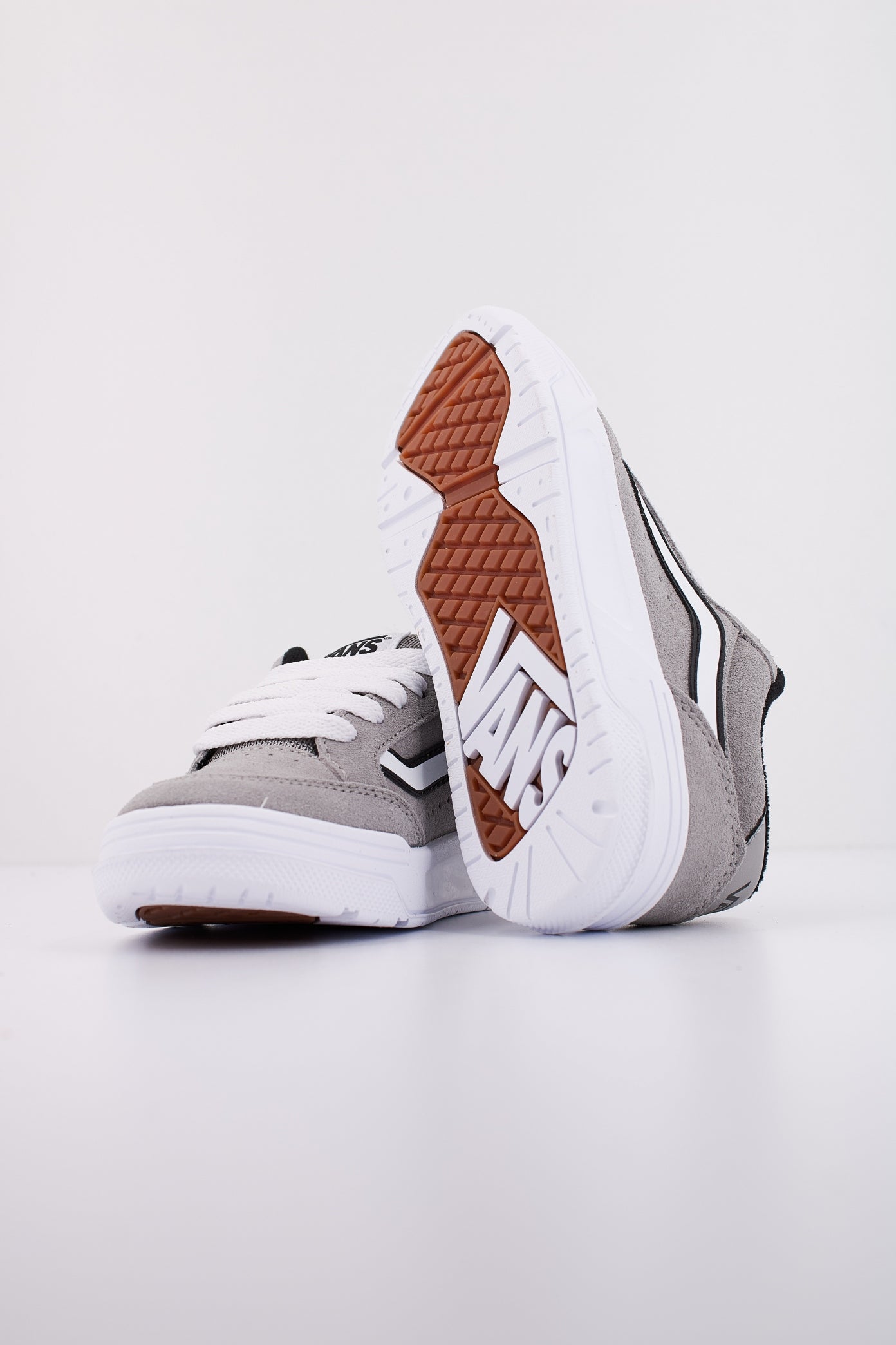 VANS HYLANE en color GRYBLK (5)
