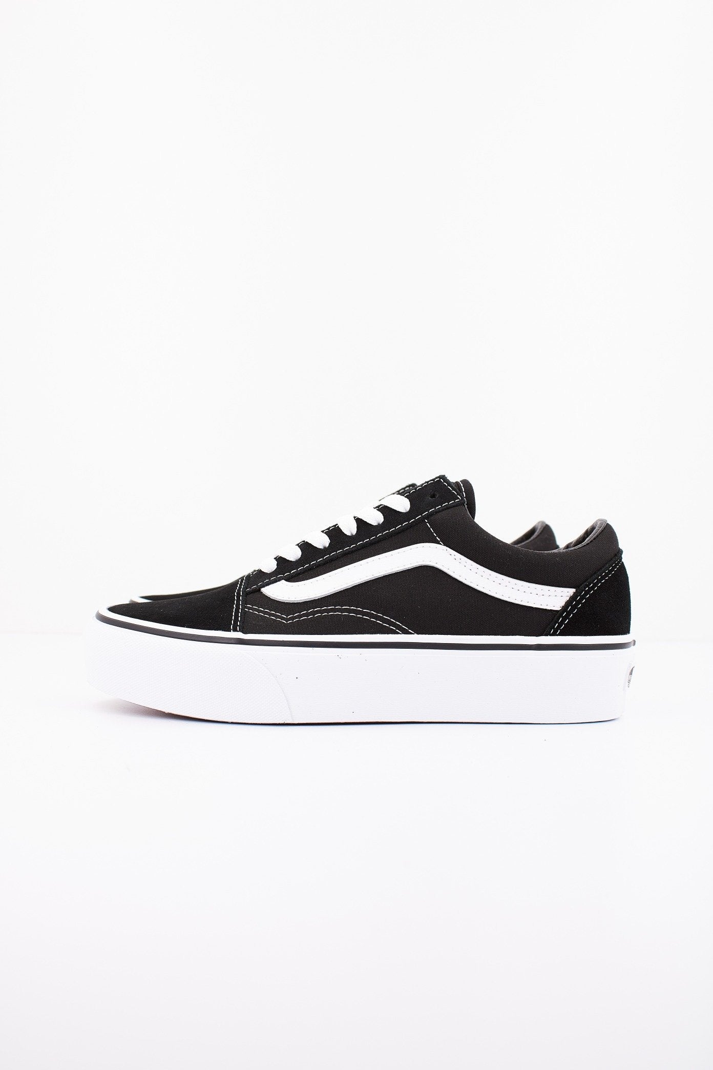 VANS OLD SKOOL PLATFORM en color BLACKWHITE (1)