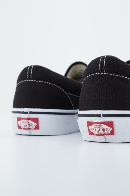 VANS CLASSIC SLIP-ON en color BLACK (3)