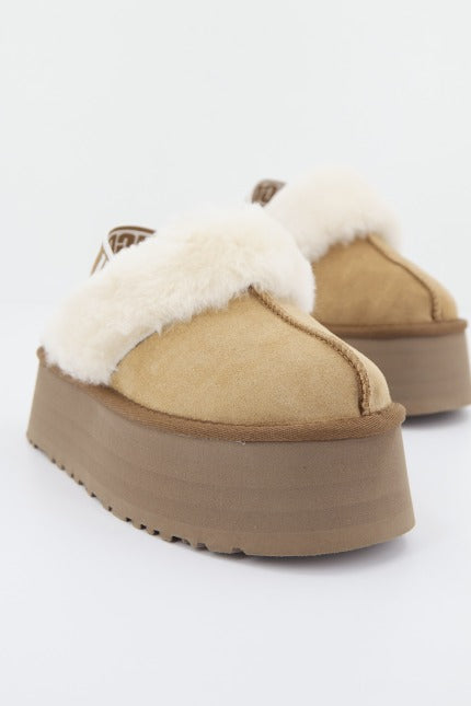 UGG FUNKETTE en color CHESTNUT (2)