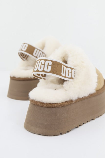 UGG FUNKETTE en color CHESTNUT (3)