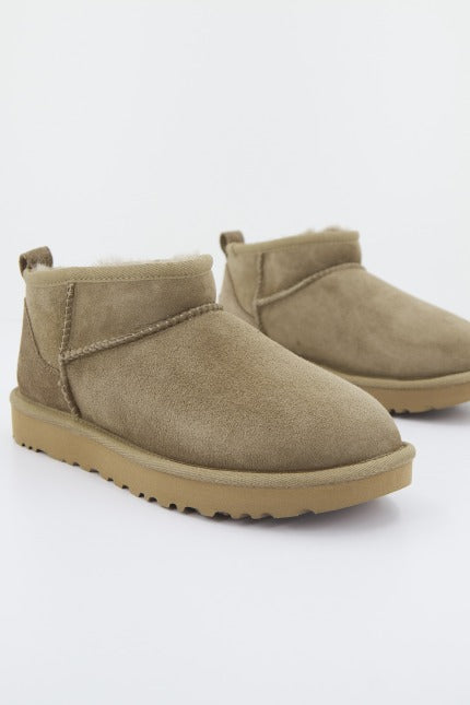 UGG W CLASSIC ULTRA MINI en color ANTILOPE (2)