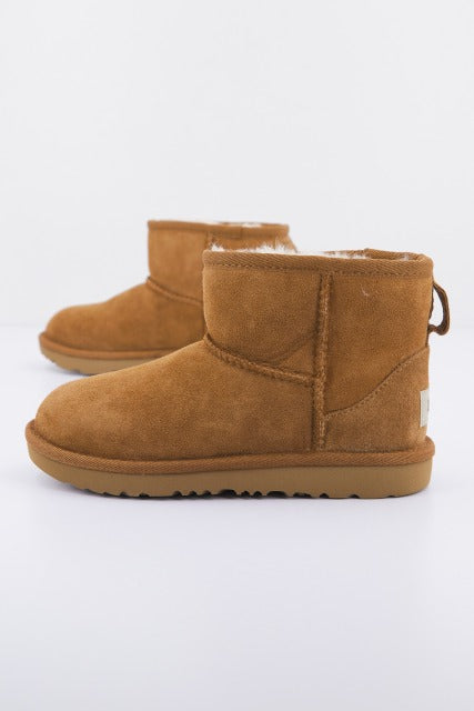 UGG K CLASSIC MINI II en color CHESTNUT (1)