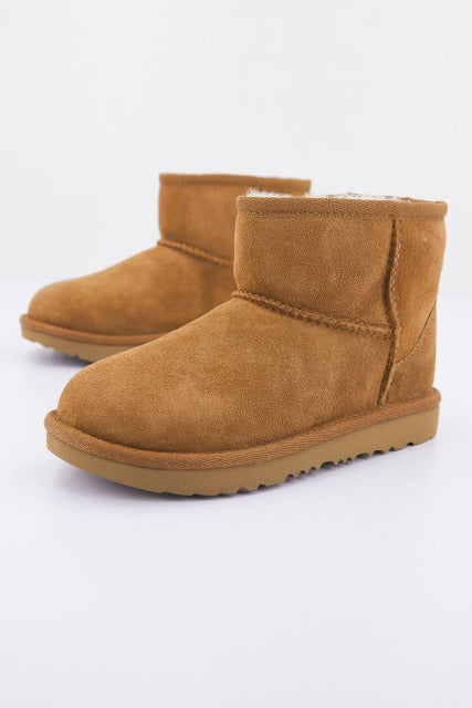UGG K CLASSIC MINI II en color CHESTNUT (2)