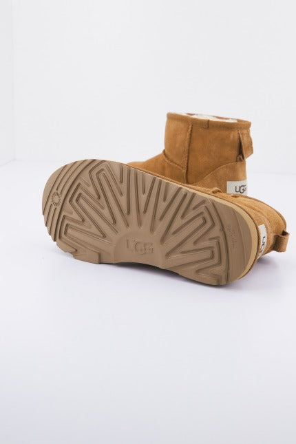 UGG K CLASSIC MINI II en color CHESTNUT (4)