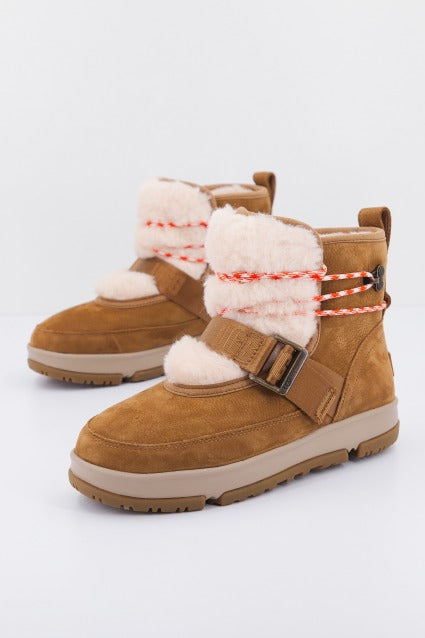 UGG W CLASSIC WEATHER HI en color CHESTNUT (1)