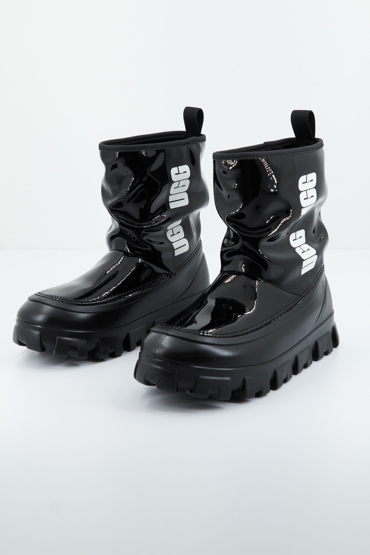 UGG W CLASSIC BRELLAH MI en color BLACK (3)
