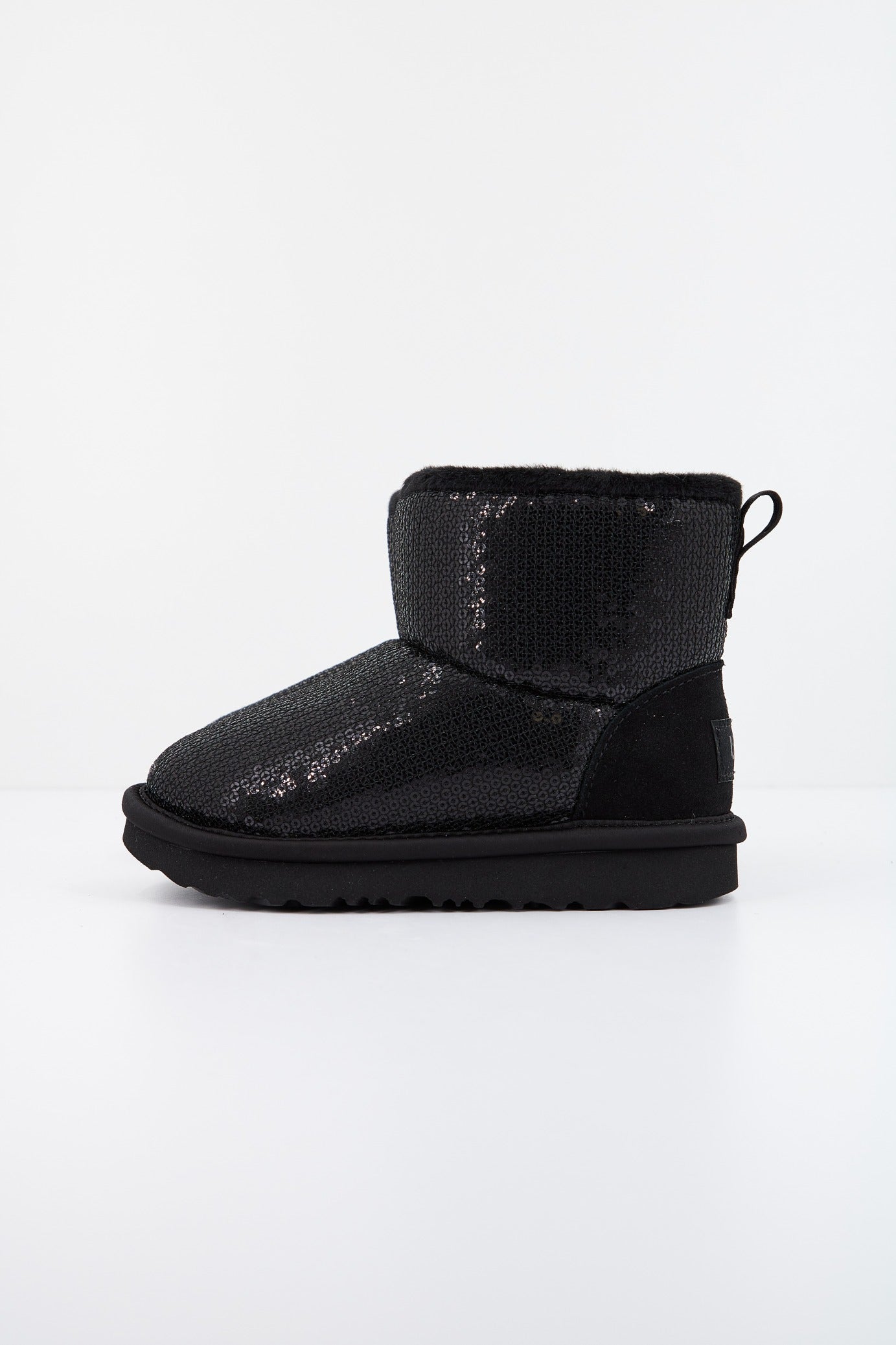 UGG CLASSIC MINI MIRROR en color BLACK (1)