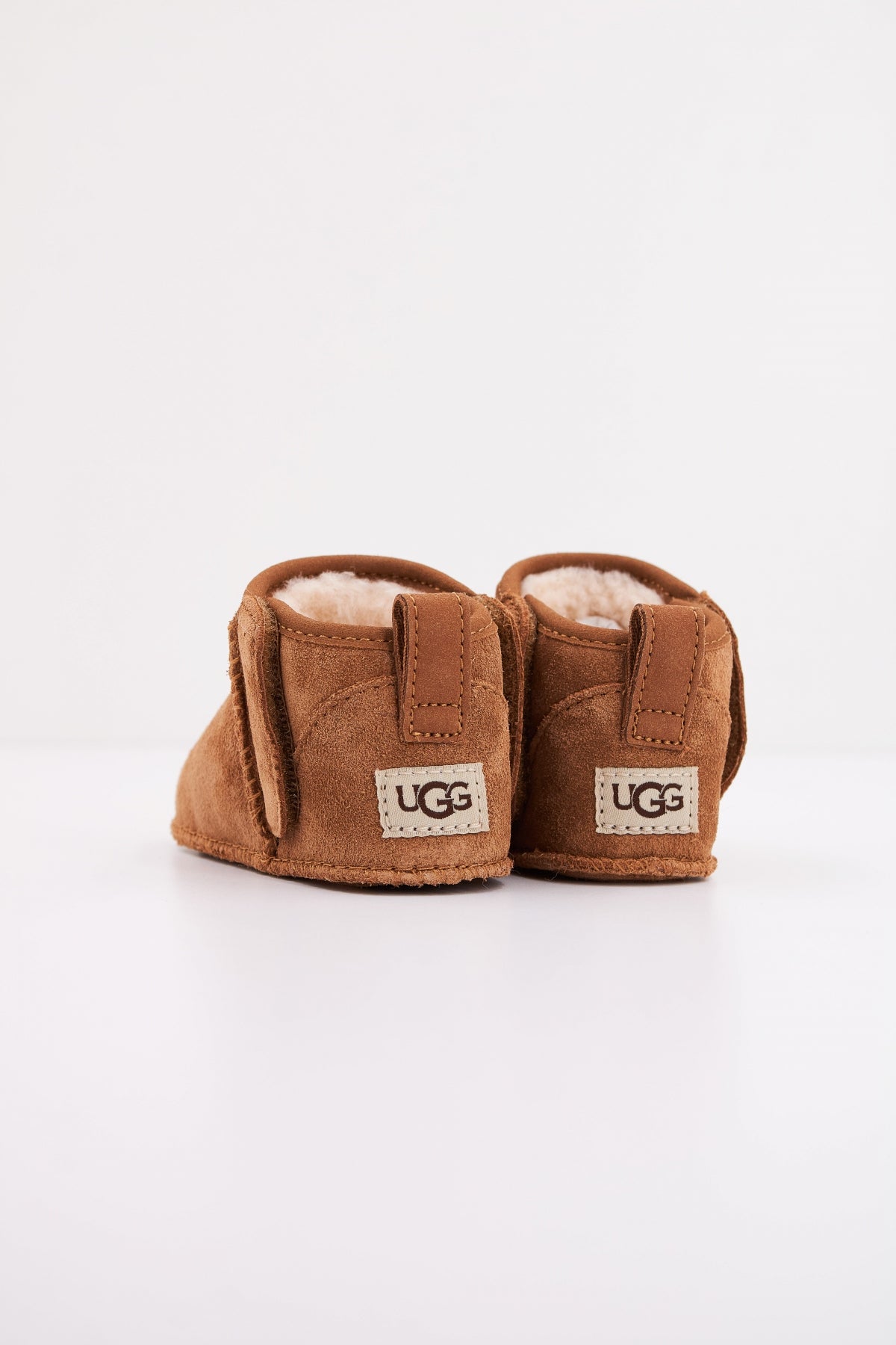 UGG BABY CLASSIC ULTRA M en color CHESTNUT (4)