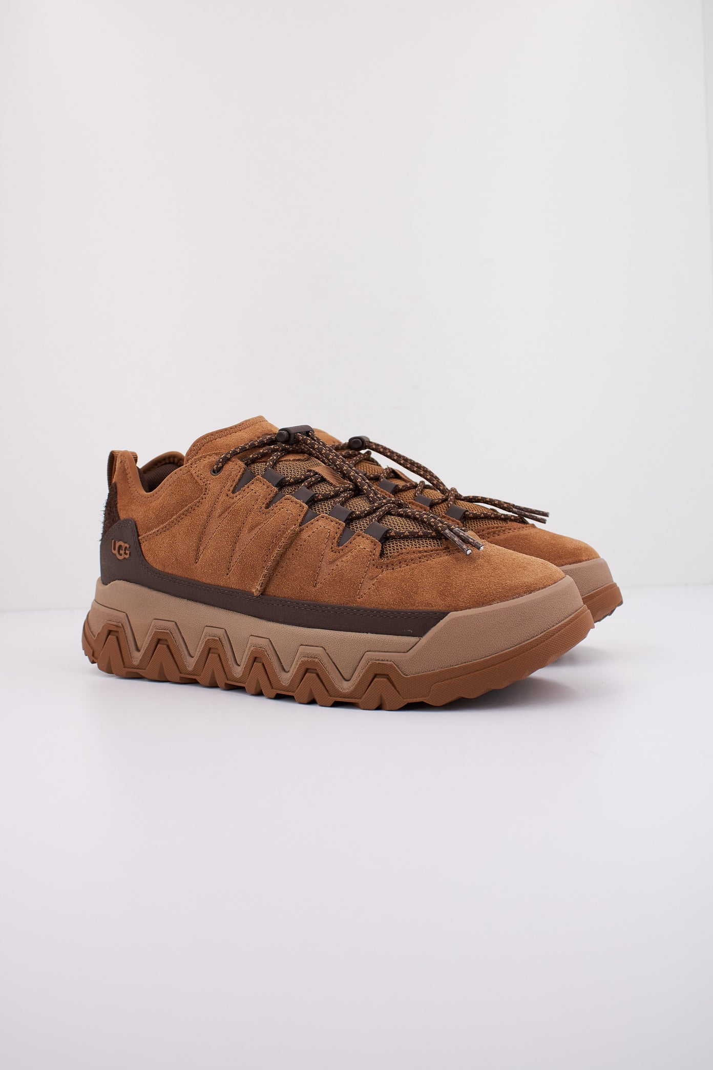 UGG M CAPTRAIL LOW en color CHESTNUT (2)
