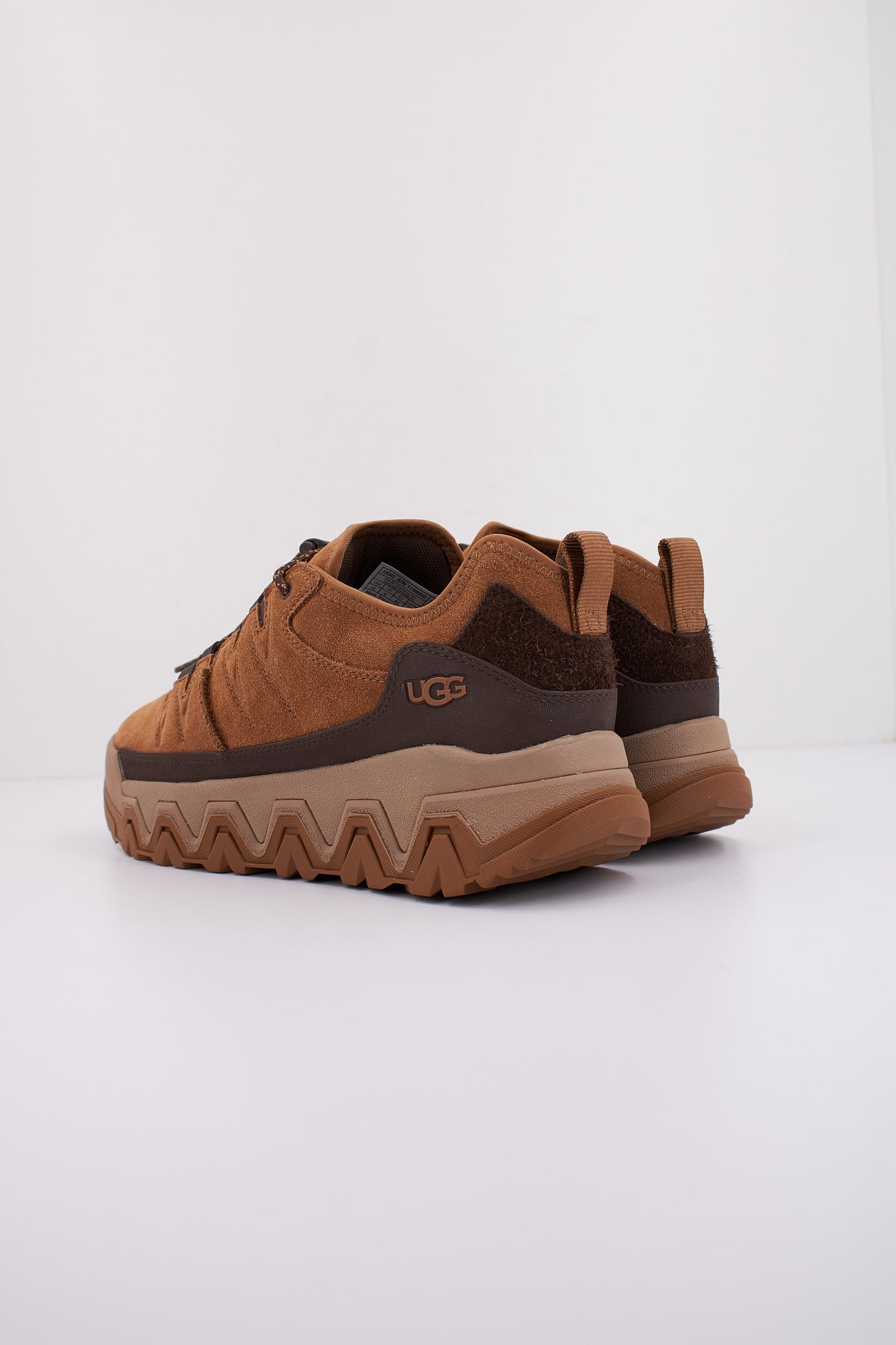 UGG M CAPTRAIL LOW en color CHESTNUT (4)