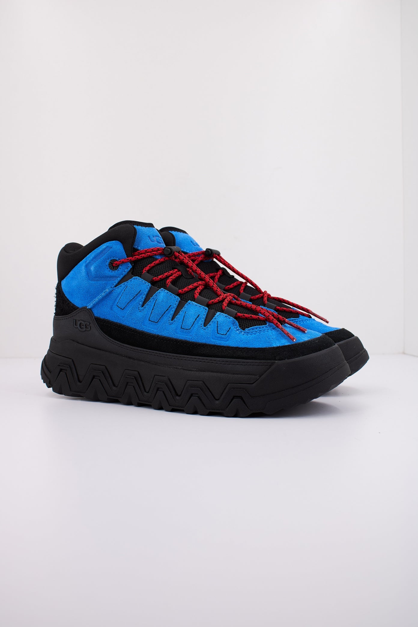 UGG M CAPTRAIL LOW en color BLACK (2)